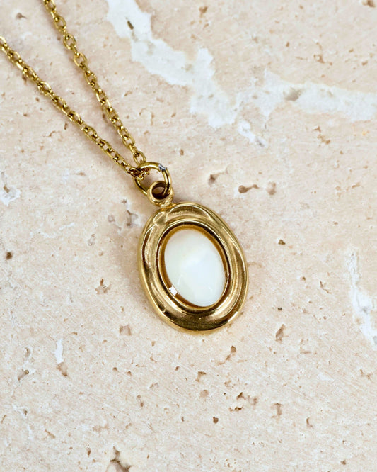 Amalya Mother of Pearl necklace — natural stone | NOEVAH