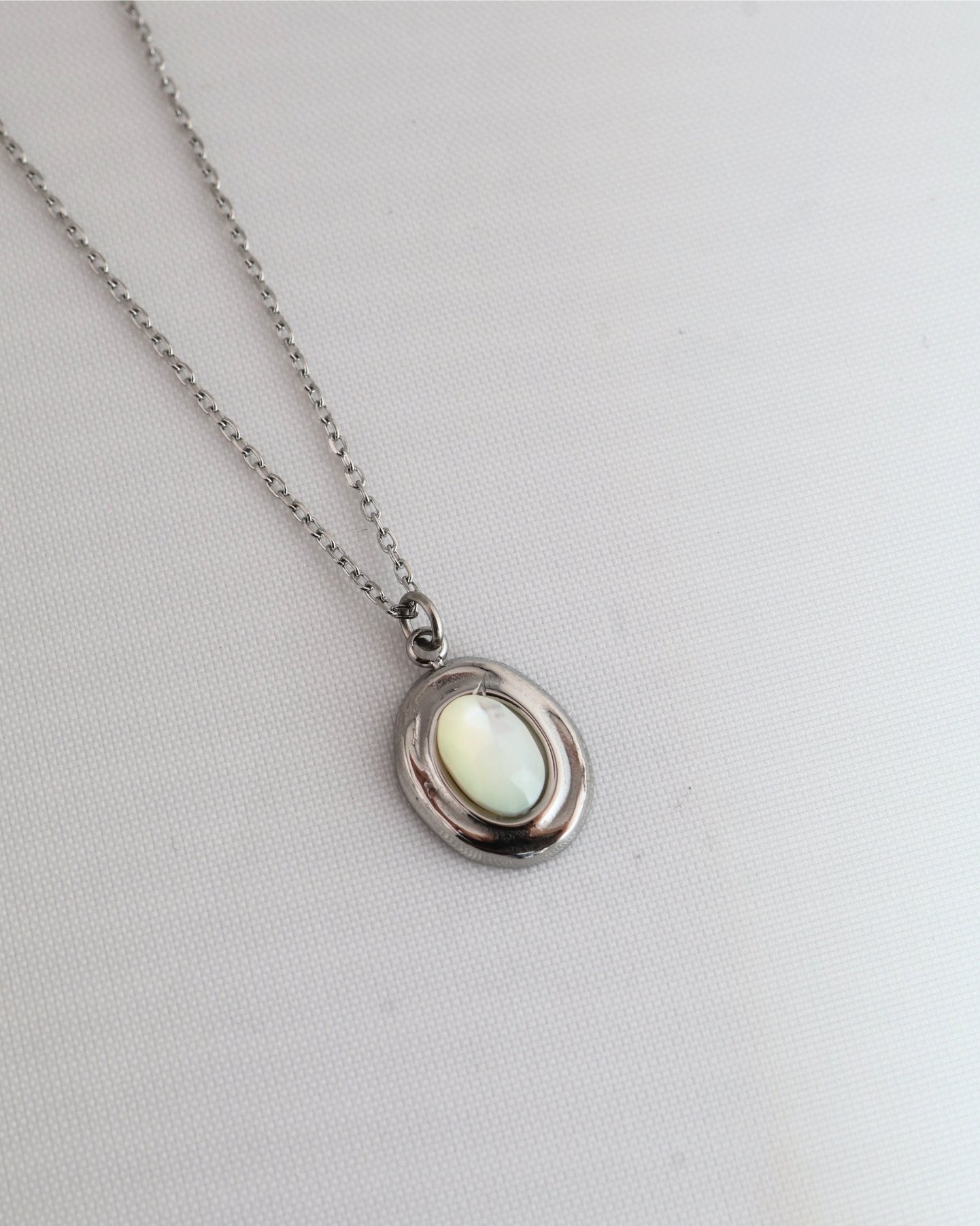 Amalya Mother of Pearls Silver necklace — natural stone | NOEVAH