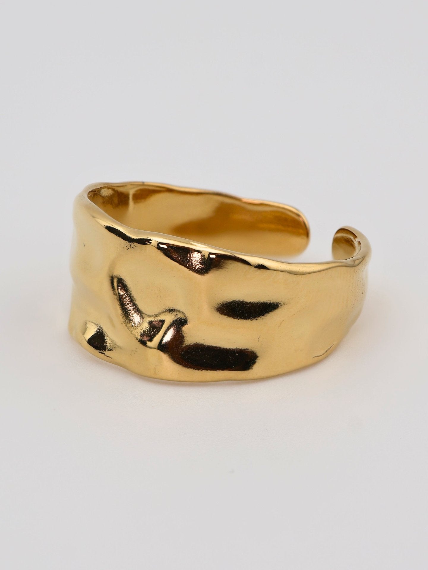 Eze gold ring
