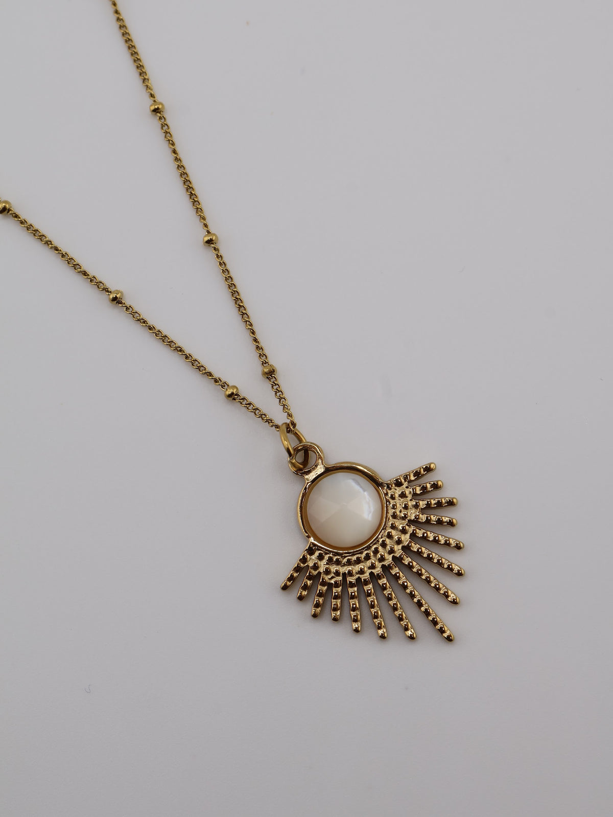 Mystic Mother of Pearl necklace — NOEVAH