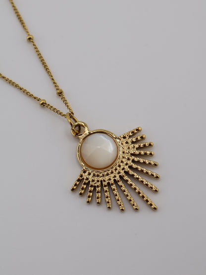Mystic Mother of Pearl necklace — NOEVAH