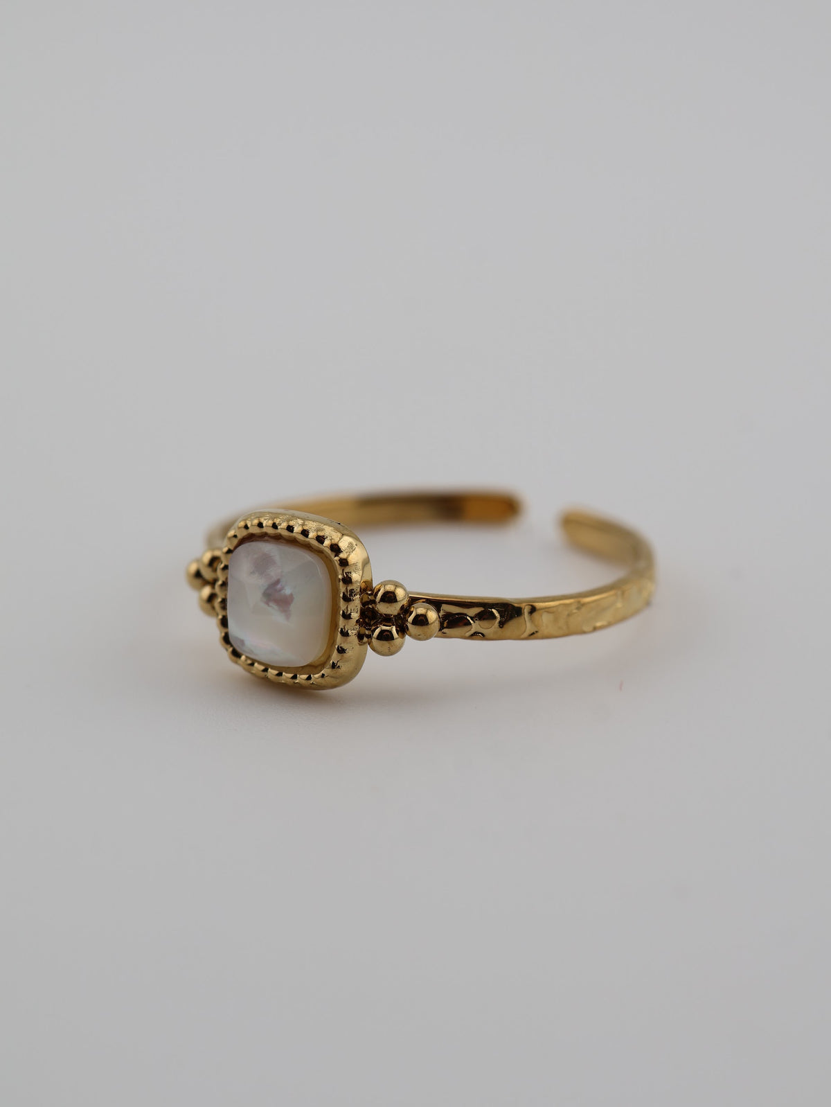 Belize Ring Mother of Pearl