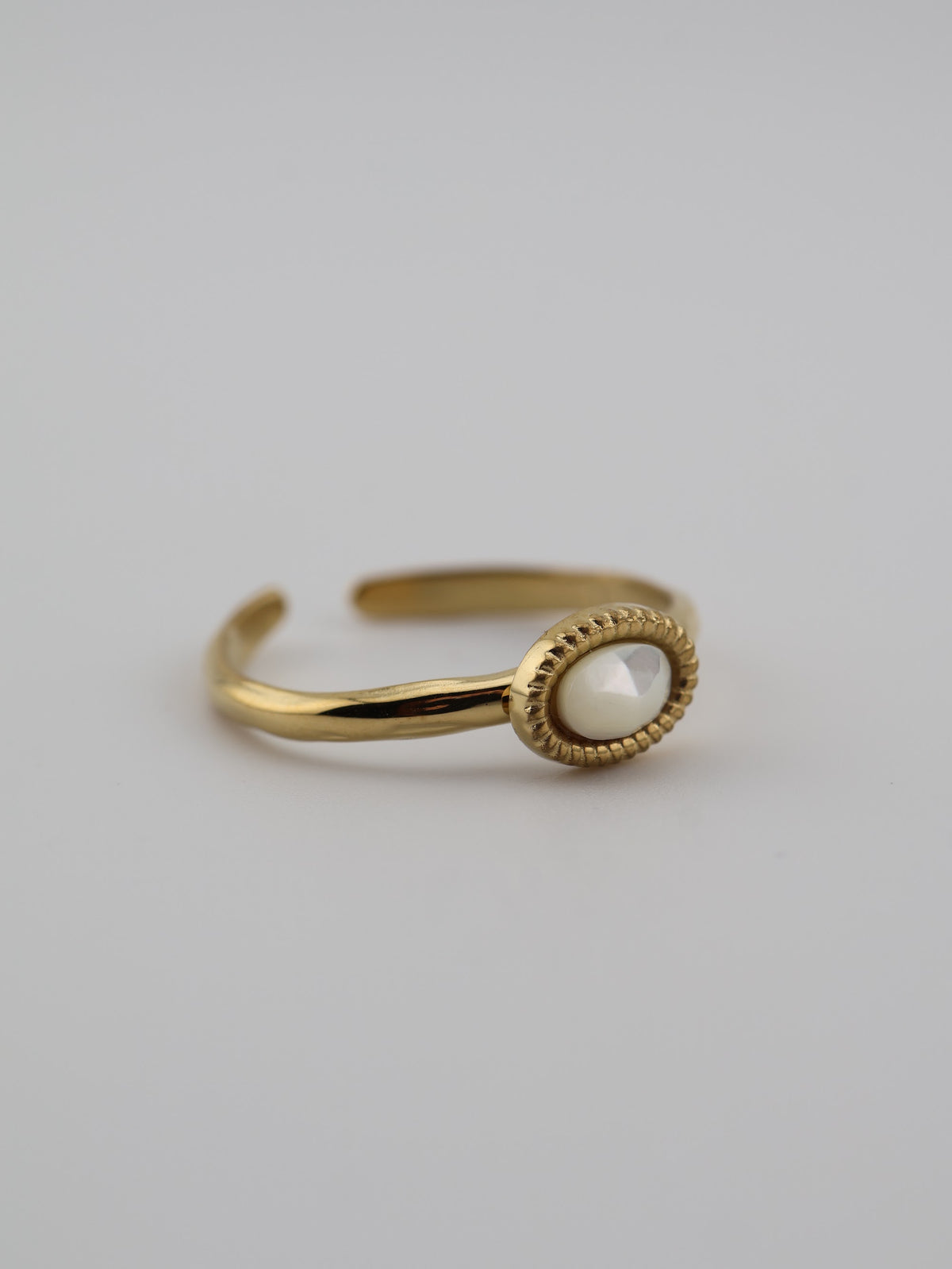Milan Ring Mother of Pearl