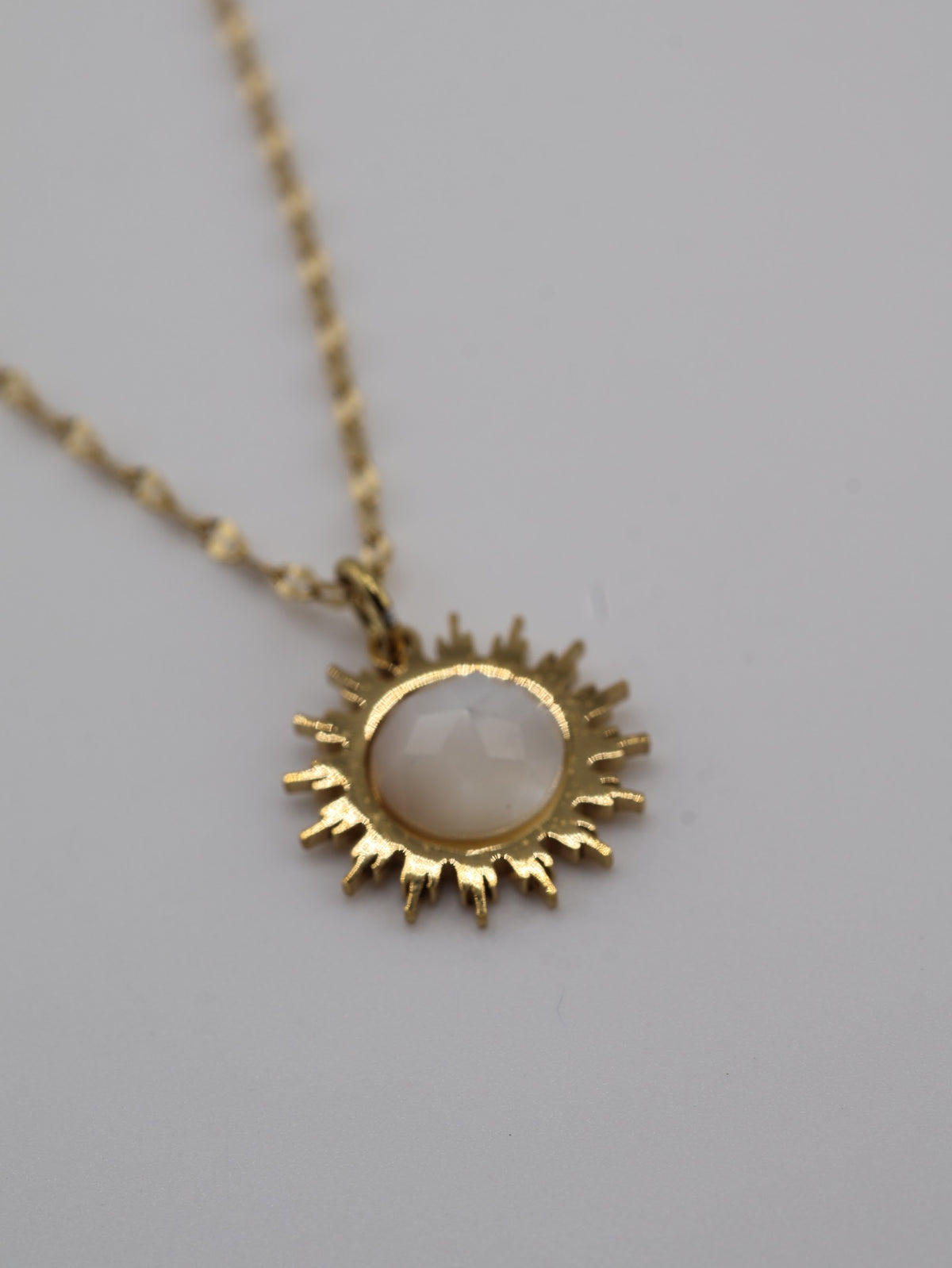 Elios Mother of Pearl necklace — NOEVAH
