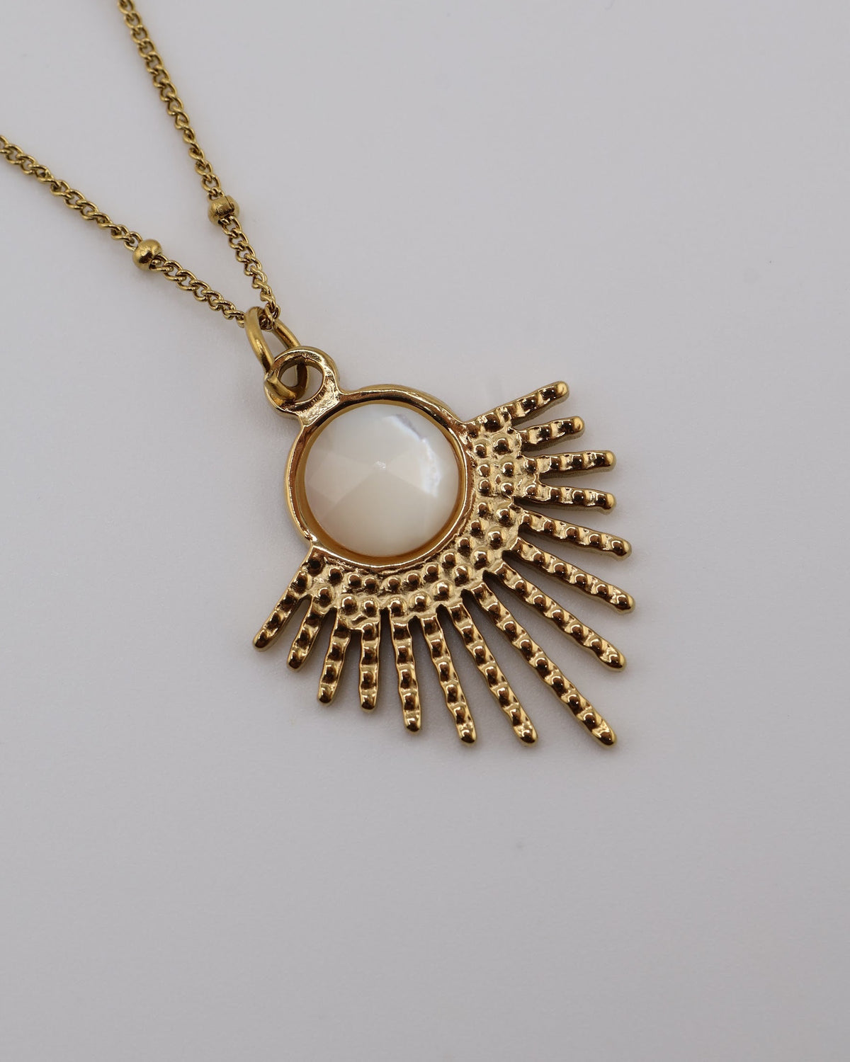 Mystic Mother of Pearl necklace — NOEVAH