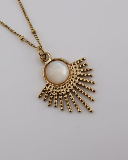 Mystic Mother of Pearl necklace — NOEVAH
