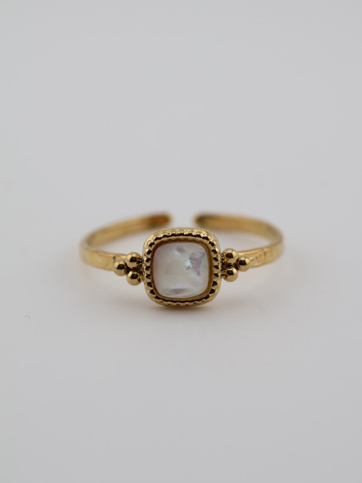 Belize Ring Mother of Pearl