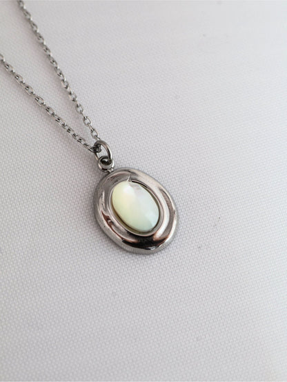 Amalya Mother of Pearls Silver necklace — natural stone | NOEVAH