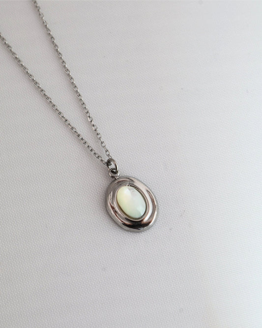 Amalya Mother of Pearls Silver necklace — natural stone | NOEVAH