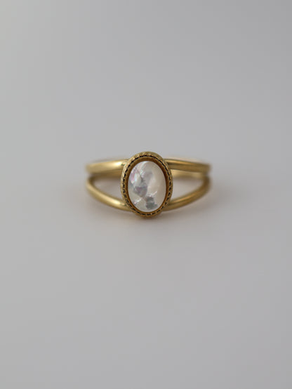 Portimao Mother of Pearl ring