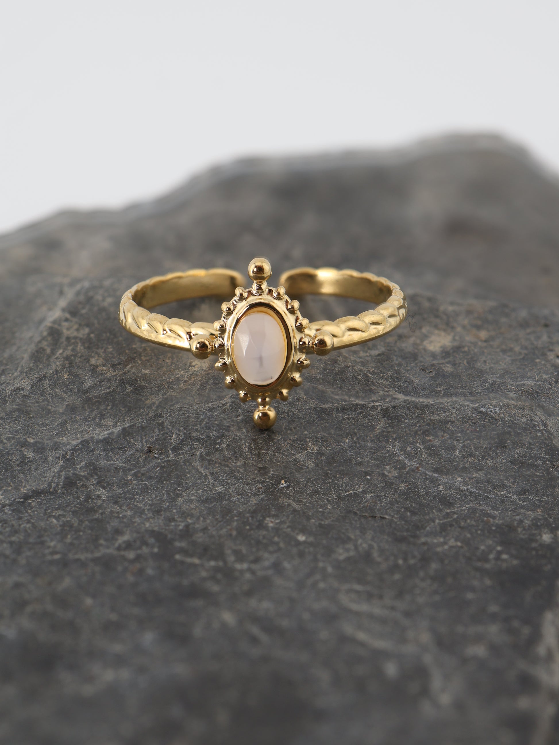 Lisboa Mother of Pearls Ring