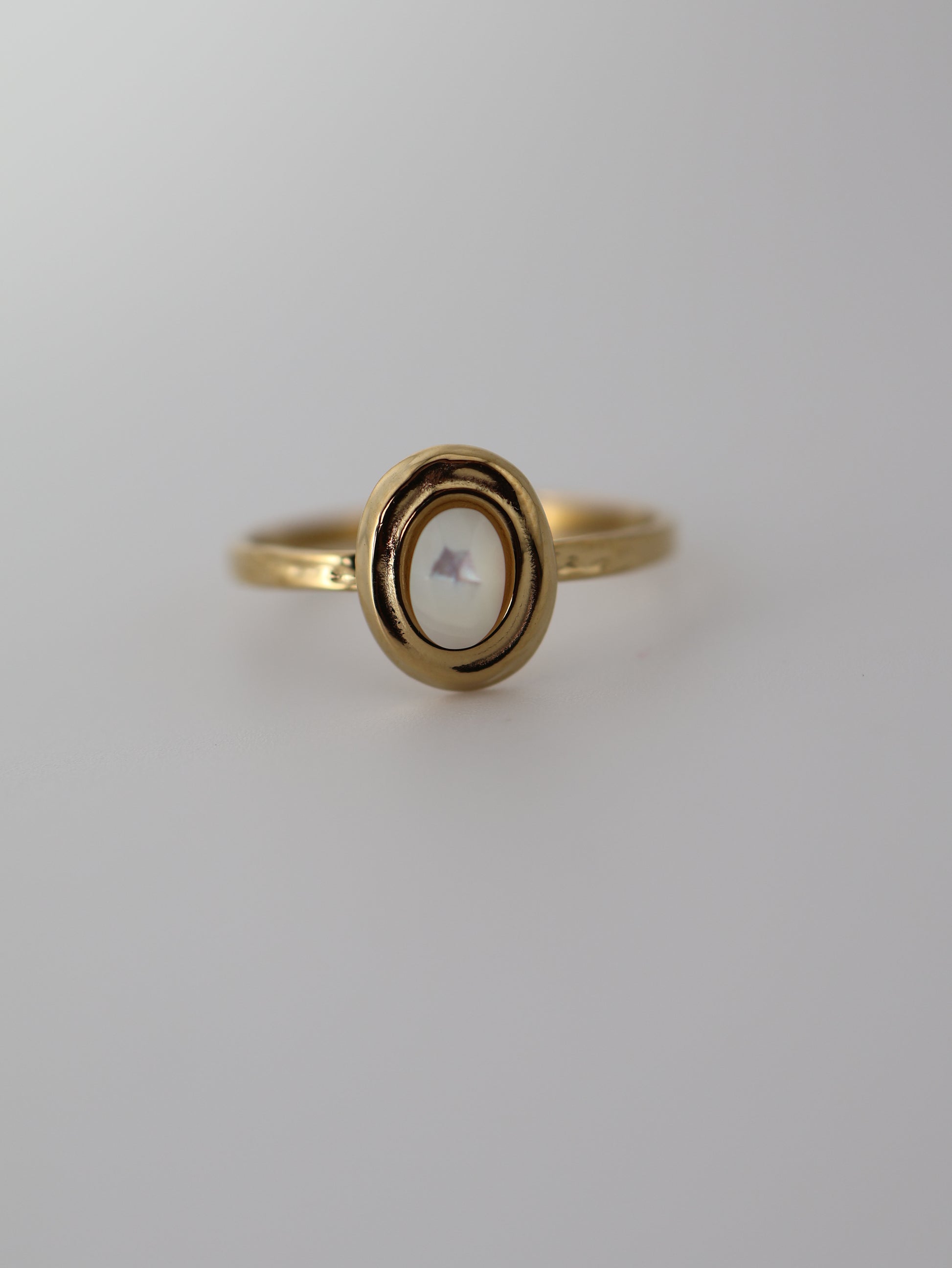 Amalya Mother of Pearls Ring