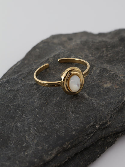 Amalya Mother of Pearls Ring