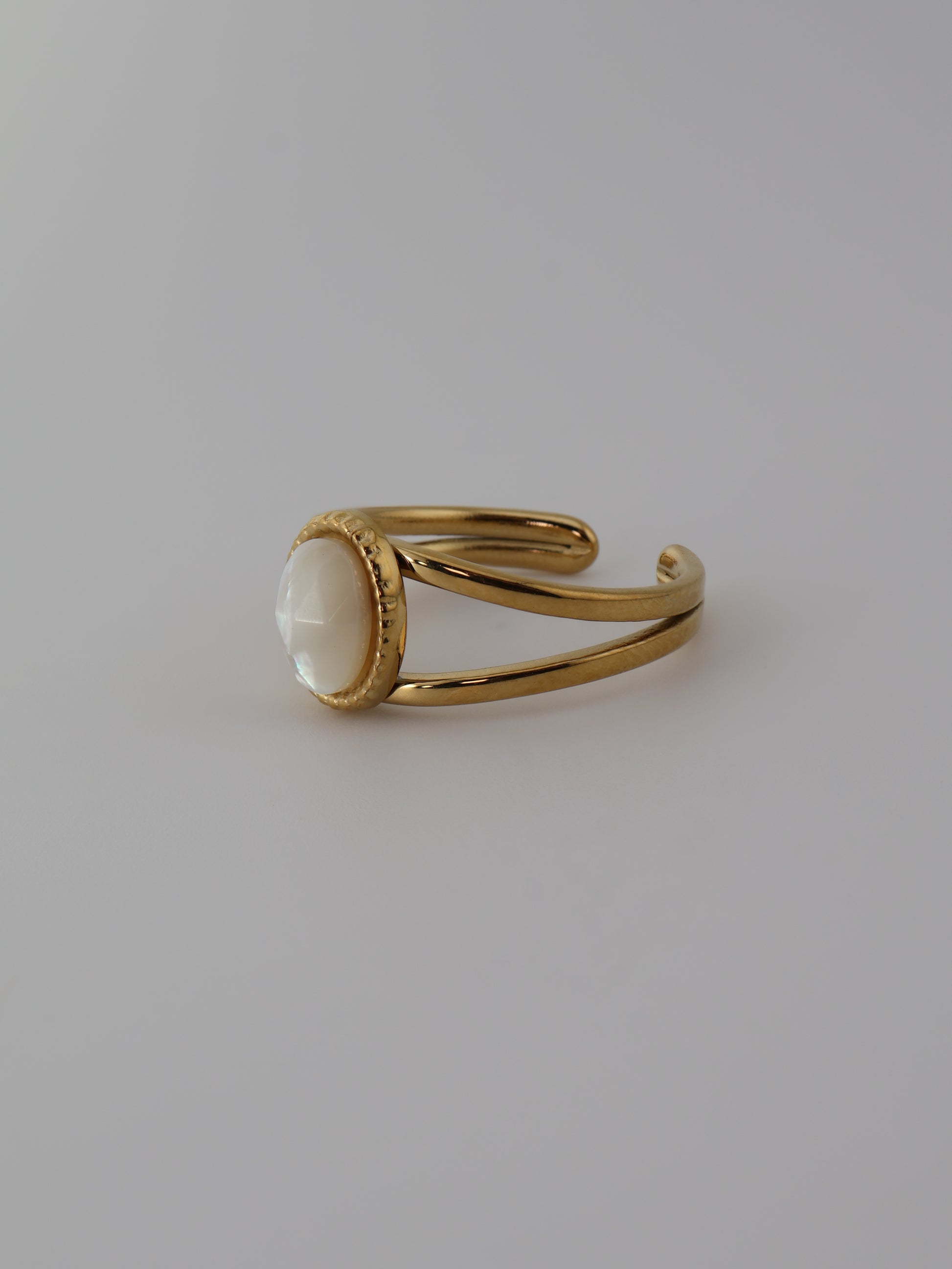 Portimao Mother of Pearl ring