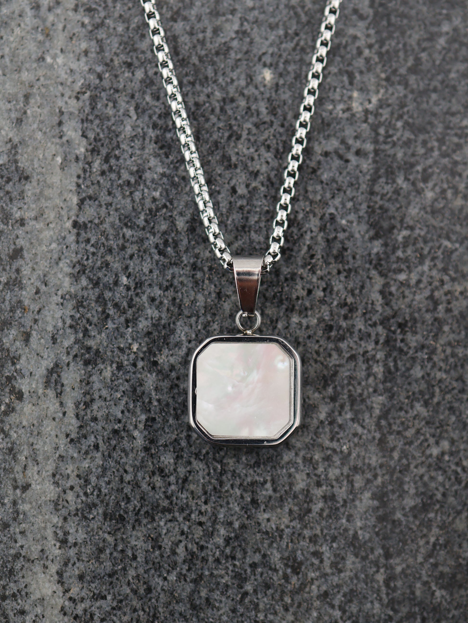 Homme Mother of Pearls necklace — natural stone | NOEVAH