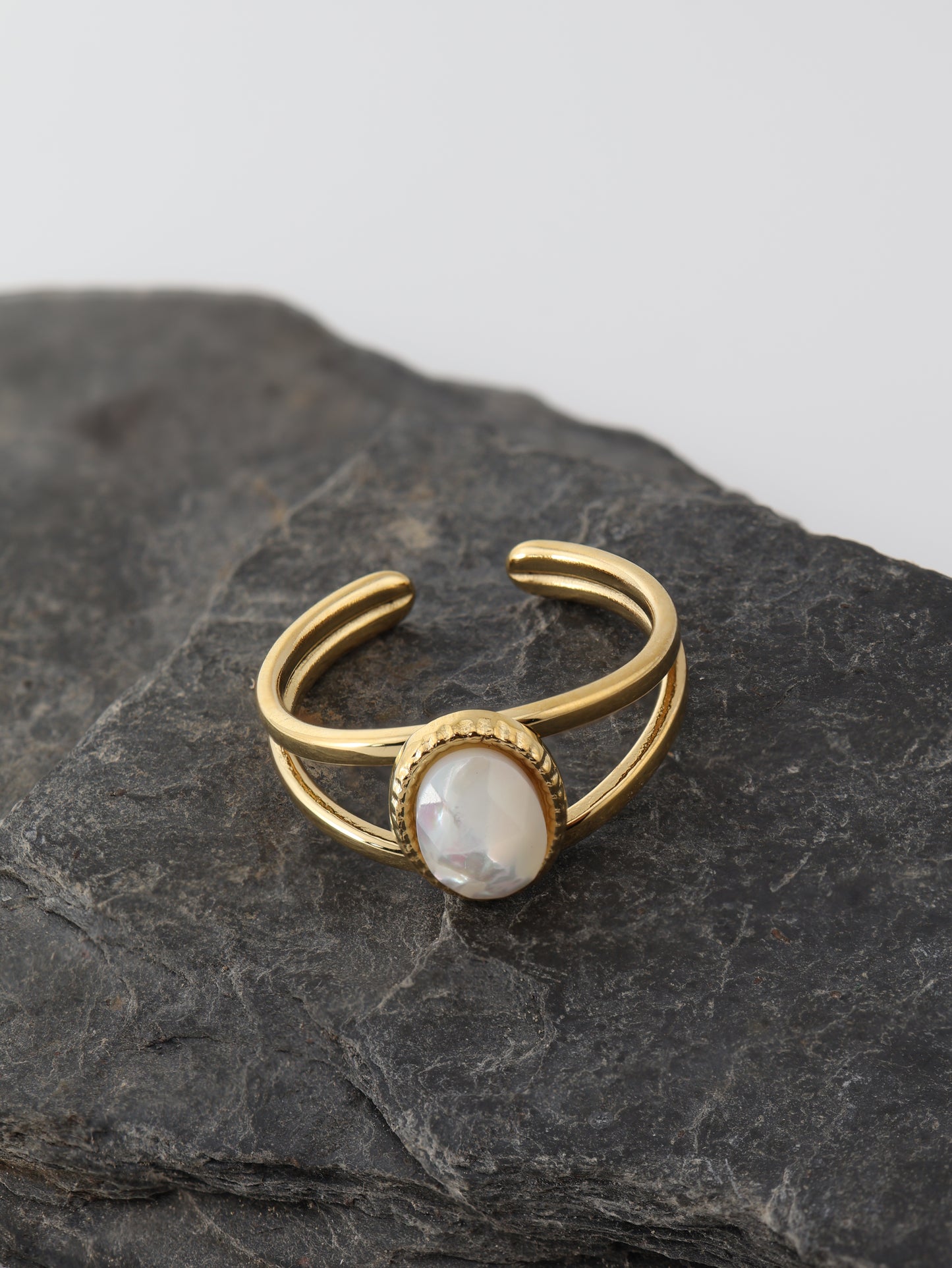 Portimao Mother of Pearl ring