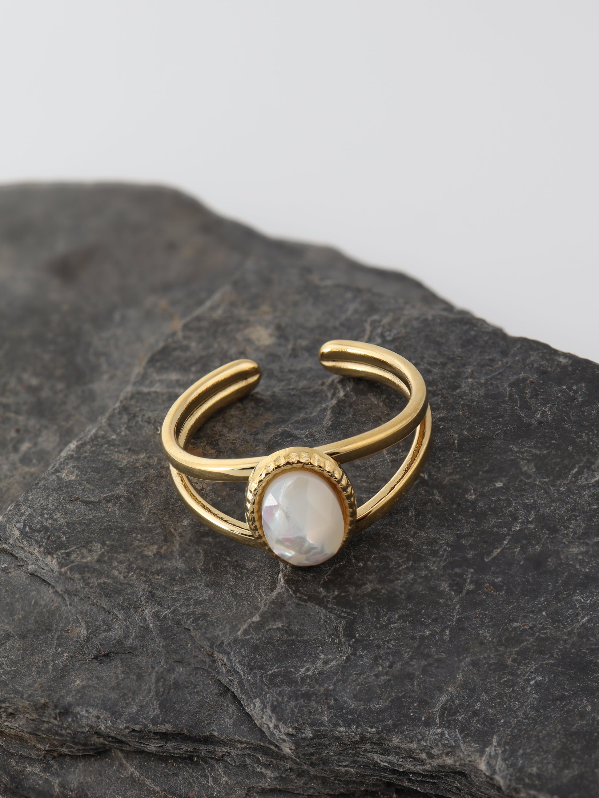 Portimao Mother of Pearl ring