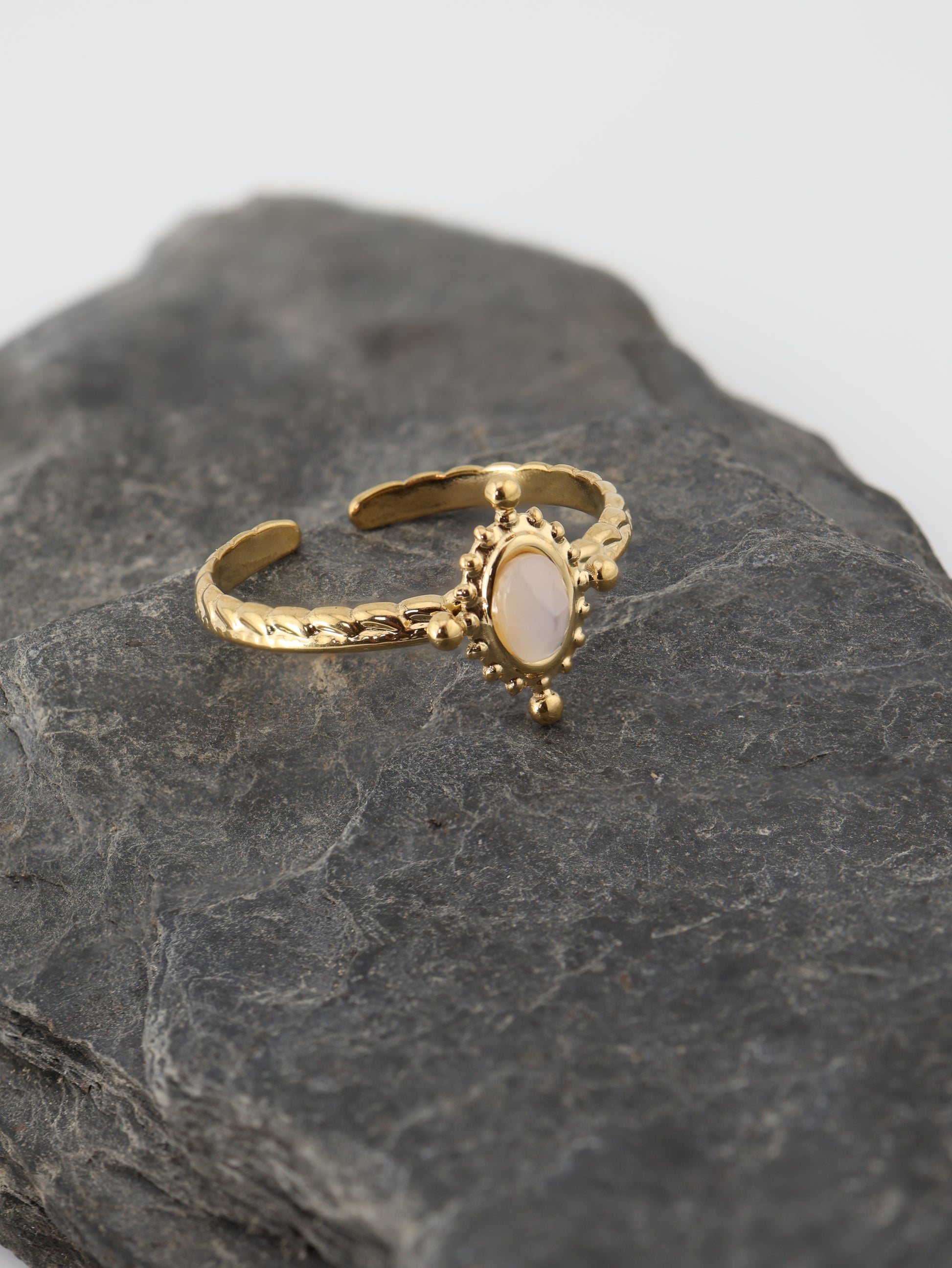 Lisboa Mother of Pearls ring — natural stone | NOEVAH