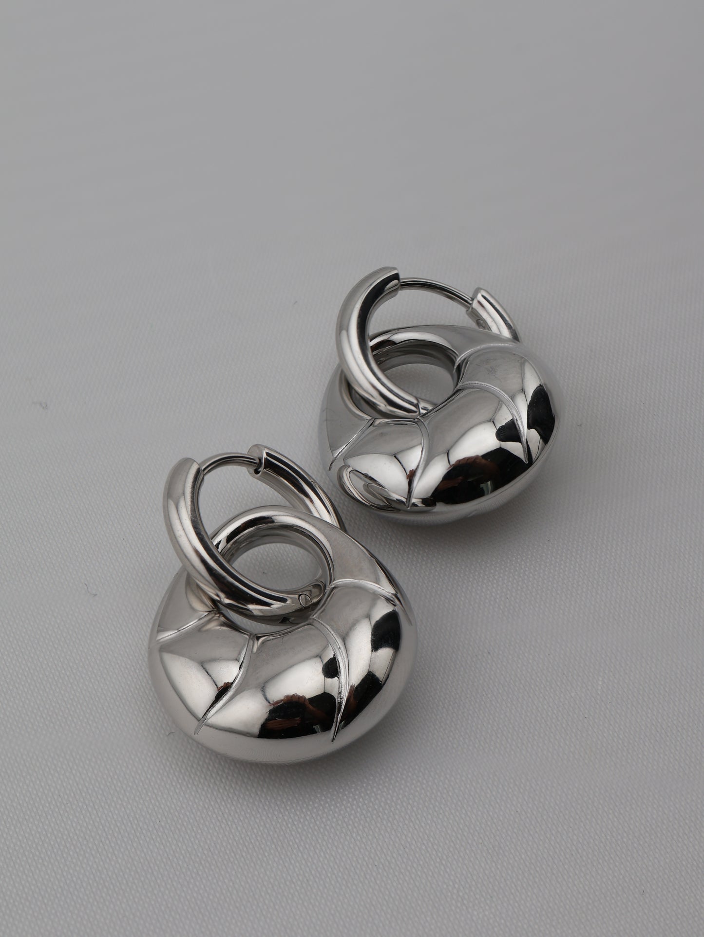 Boucles d'oreilles LYS NOEVAH - vue de côté